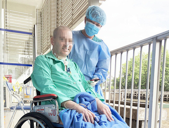 Nam phi công người Anh (bệnh nhân 91) đã có những bước hồi phục thần kỳ
