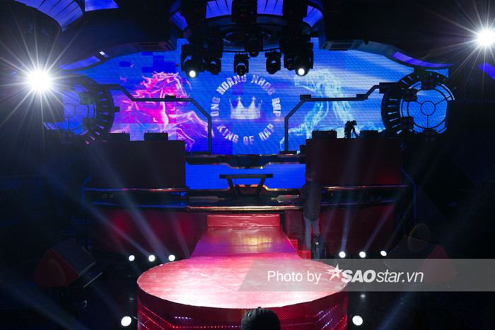 Sân khấu hoàng tráng King Of Rap trong vòng ghi hình.
