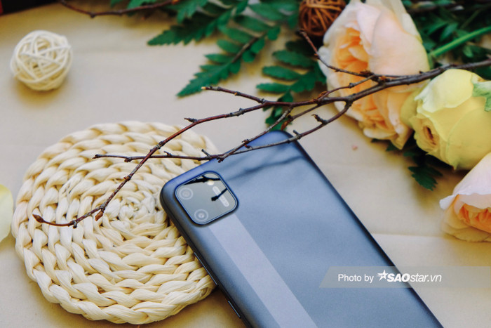 Hệ thống camera này tích hợp một số chế độ chụp quen thuộc như chụp đêm, chế độ chuyên nghiệp, Panorama, hỗ trợ quay video 1080@30fps.