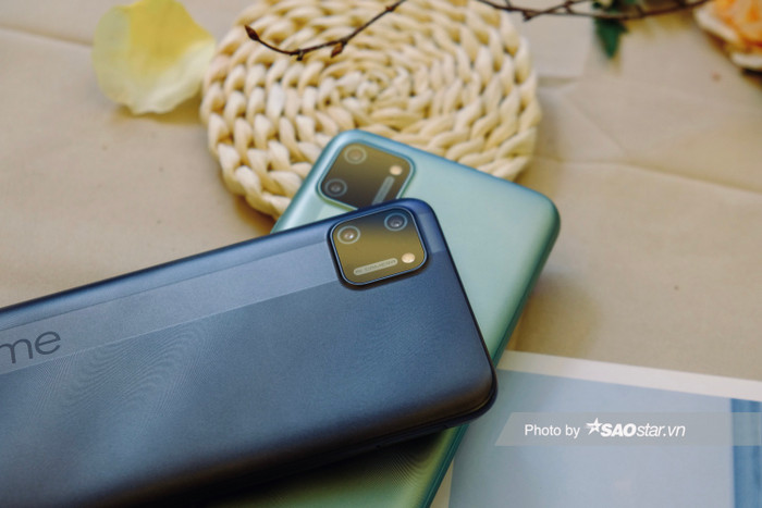 Máy mang đến 2 tùy chọn màu sắc gồm xám hạt tiêu và xanh bạc hà.