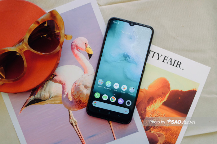 Màn hình này được bảo vệ bằng kính Gorilla Glass 3 giúp hạn chế trầy xước.