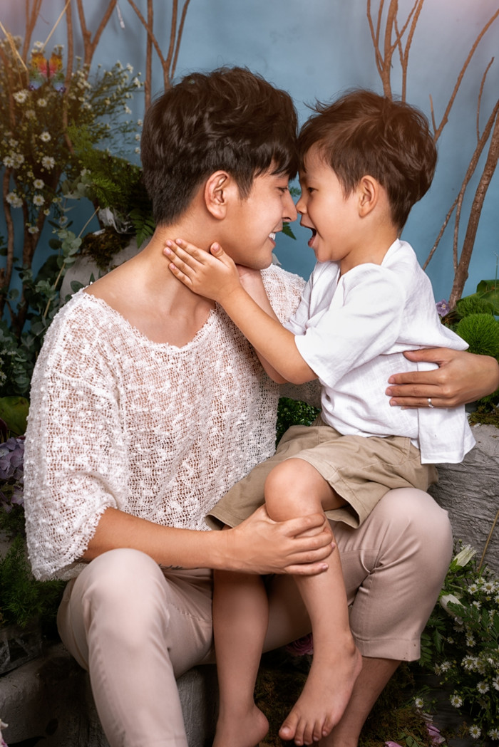 'Mẹ bầu' Thu Thủy khoe nhan sắc mặn mà, rạng ngời hạnh phúc bên chồng Kin Nguyễn và con trai Ảnh 9