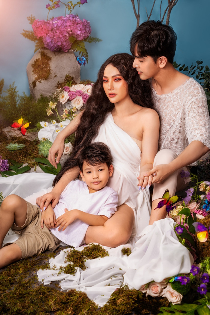 'Mẹ bầu' Thu Thủy khoe nhan sắc mặn mà, rạng ngời hạnh phúc bên chồng Kin Nguyễn và con trai Ảnh 11