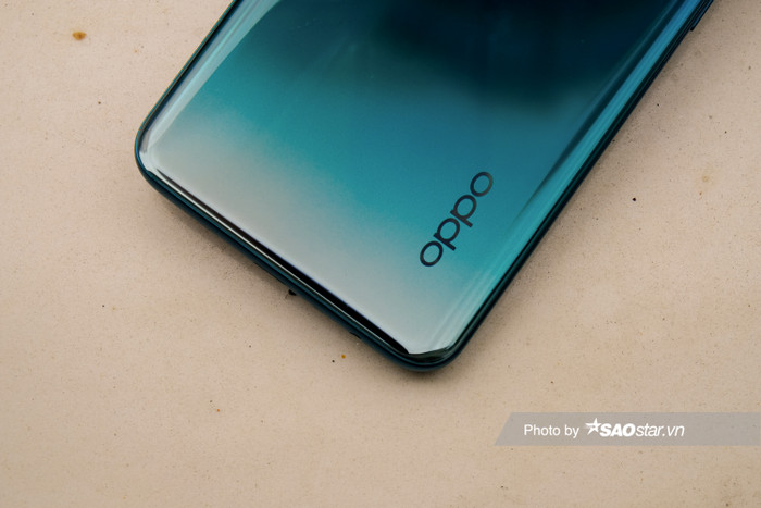 Về hiệu năng, OPPO A92 trang bị RAM 8GB LPDDR4X, bộ nhớ trong 128GB tiêu chuẩn UFS 2.1 cùng vi xử lý Qualcomm Snapdragon 665. Đi kèm đó là viên pin 5000 mAh và sạc nhanh 18W.