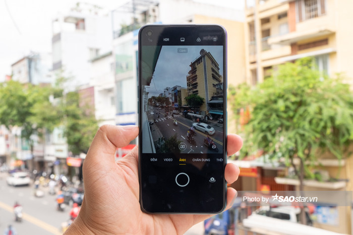 Ảnh góc rộng cho chất lượng khá ổn, hiện tượng méo ảnh không xảy ra quá nhiều.