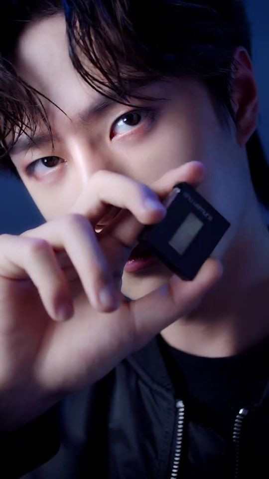 Vương Nhất Bác quảng cáo mỹ phẩm, cư dân mạng khen: 'Ma mị và quyến rũ quá đi' Ảnh 3