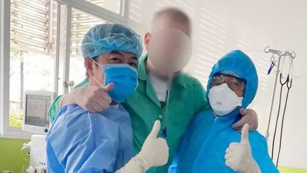 Nam phi công người Anh đủ điều kiện xuất viện.