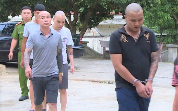 Sau buổi đấu thầu, 24 nam nữ thanh niên tụ tập hát hò, sử dụng ma túy trong quán karaoke Ảnh 2