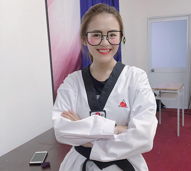 Cô nàng khiến nhiều người xuýt xoa khi đạt đến trình độ đai đen bộ môn võ thuật Taekwondo.