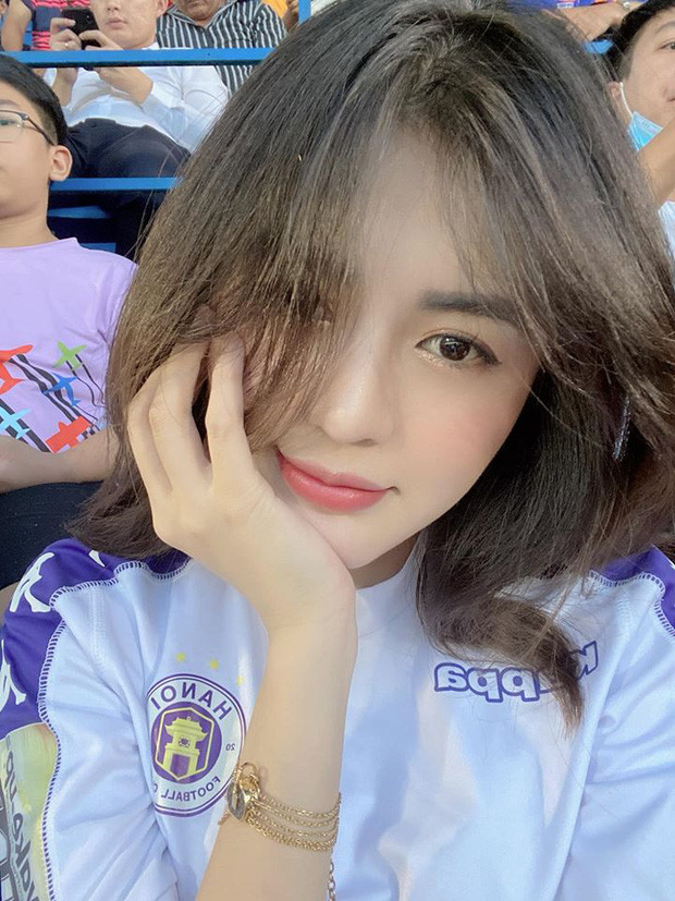 'Hotgirl võ thuật' chơi cùng bạn gái Quang Hải lộ ảnh ngoài đời, nhan sắc 'cam thường' gây chú ý Ảnh 7