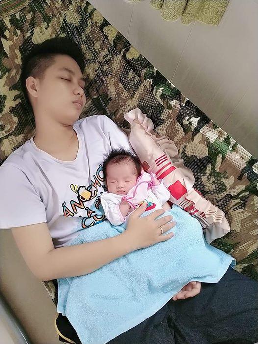 Câu chuyện về 'ông bố' Việt Nam đầu tiên sinh con được lên báo nước ngoài Ảnh 8