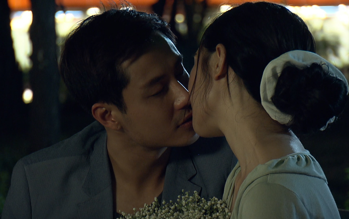 Tập 21 'Đừng bắt em phải quên': Mọi sự chú ý đổ dồn vào màn tỏ tình siêu ngọt ngào của thầy Duy và trò Ngọc, 2 nụ hôn ngọt ngào trong một tập phim là điểm nhấn Ảnh 2