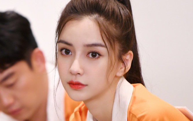 Văng mặt Chung Kết Sáng tạo doanh, fan tức giận mỉa mai Angelababy nên giải nghệ để chăm con Ảnh 2