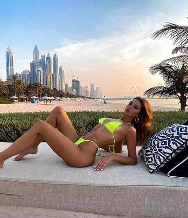 Rich kid Katya Zubritskaya, đến từ Nga, 'ăn mừng' lệnh phong tỏa được dỡ bỏ bằng một chuyến đi đến Dubai.