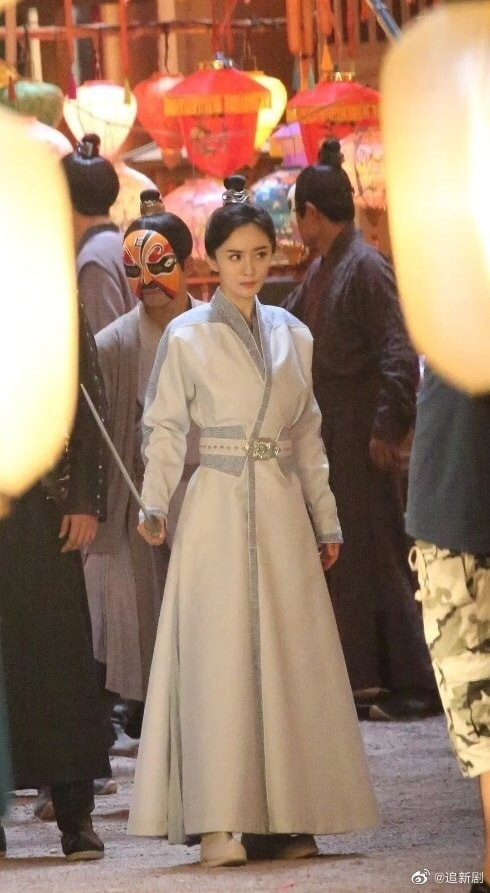 'Hộc Châu phu nhân' lộ tạo hình giả trai của Dương Mịch: Vừa gầy, vừa trông giống hệt thời đóng 'Phù Dao' Ảnh 11