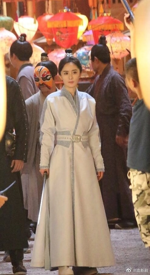 'Hộc Châu phu nhân' lộ tạo hình giả trai của Dương Mịch: Vừa gầy, vừa trông giống hệt thời đóng 'Phù Dao' Ảnh 10