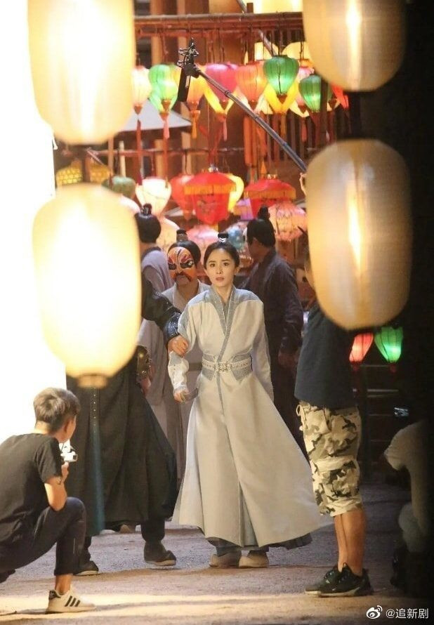 'Hộc Châu phu nhân' lộ tạo hình giả trai của Dương Mịch: Vừa gầy, vừa trông giống hệt thời đóng 'Phù Dao' Ảnh 8