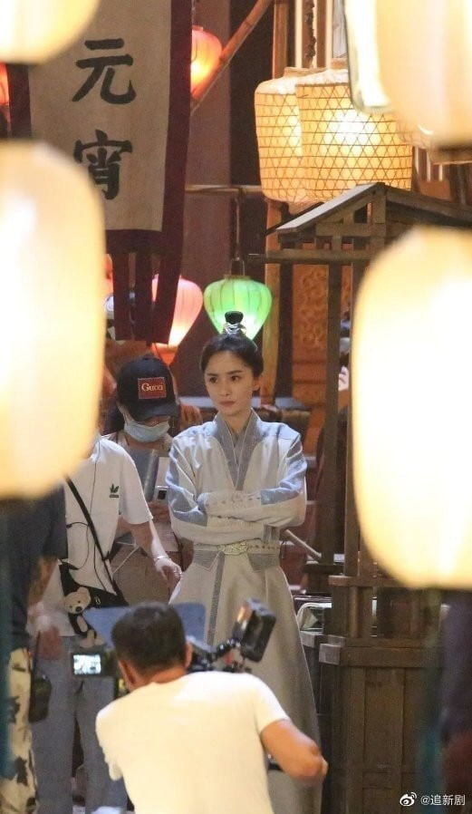 'Hộc Châu phu nhân' lộ tạo hình giả trai của Dương Mịch: Vừa gầy, vừa trông giống hệt thời đóng 'Phù Dao' Ảnh 9