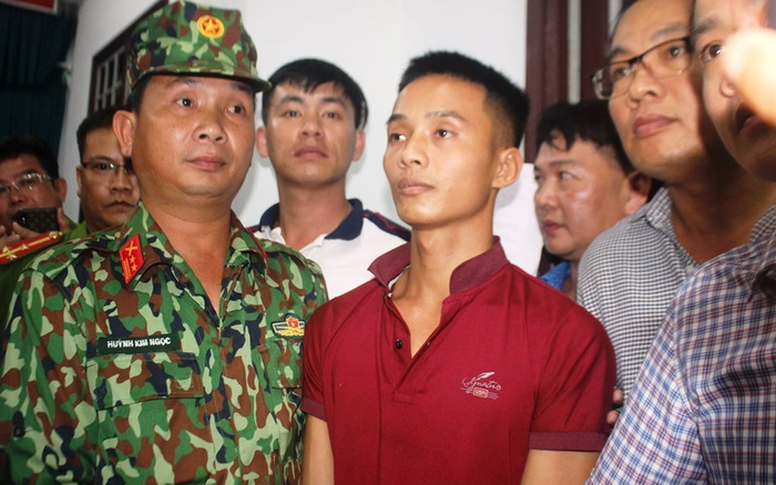 Trao giấy khen cho người báo tin giúp cảnh sát bắt Triệu Quân Sự Ảnh 2