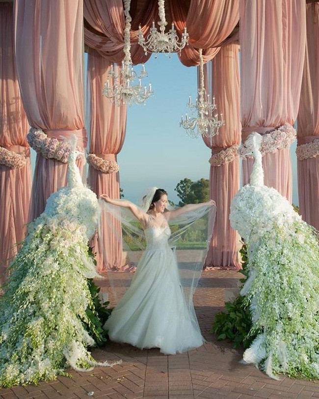 'Choáng ngợp' trước không gian lễ kỷ niệm ngày cưới lộng lẫy như cổ tích của nữ tỷ phú người Việt Mimi Morris Ảnh 5