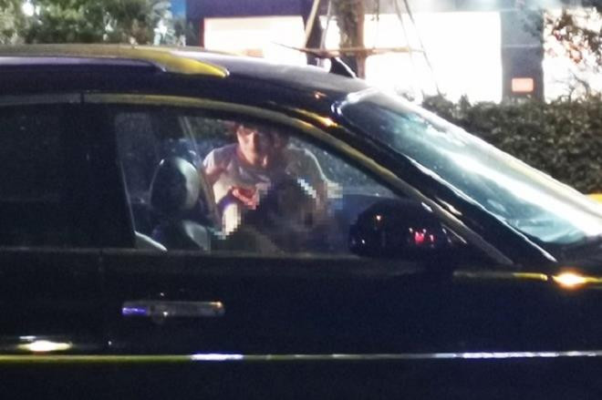 Người đàn ông chết gục trên xe ô tô ở Hà Nội.&nbsp;