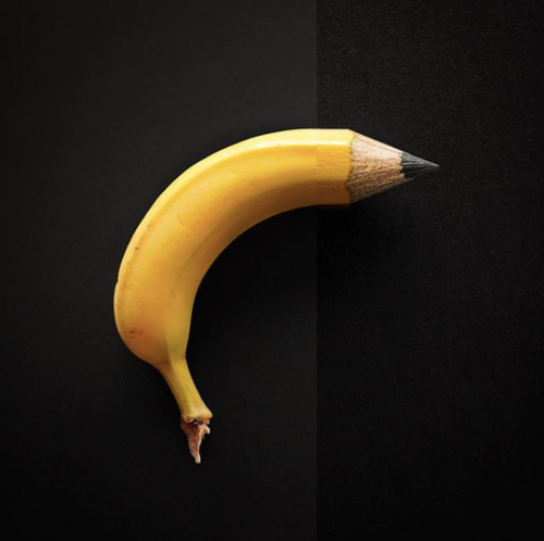 Bút chì và một trái chuối kết hợp. 