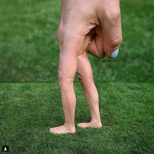 Khi tay kết hợp với chân và kết quả là một tấm hình gây lú khiến nhiều người nghĩ ngay đến việc nó được tạo ra nhờ Photoshop. 