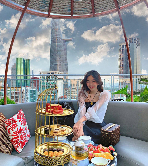 'Soi' khối tài sản 'không phải dạng vừa' của dàn hotgirl 10X: Người thu nhập 100 triệu/tháng, người tậu 'xế hộp' ở tuổi 19 Ảnh 9