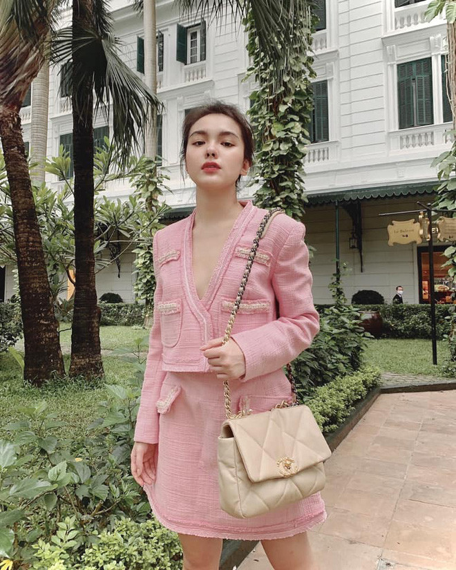 'Soi' khối tài sản 'không phải dạng vừa' của dàn hotgirl 10X: Người thu nhập 100 triệu/tháng, người tậu 'xế hộp' ở tuổi 19 Ảnh 3