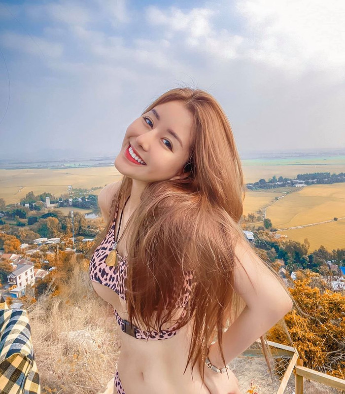 'Soi' khối tài sản 'không phải dạng vừa' của dàn hotgirl 10X: Người thu nhập 100 triệu/tháng, người tậu 'xế hộp' ở tuổi 19 Ảnh 8