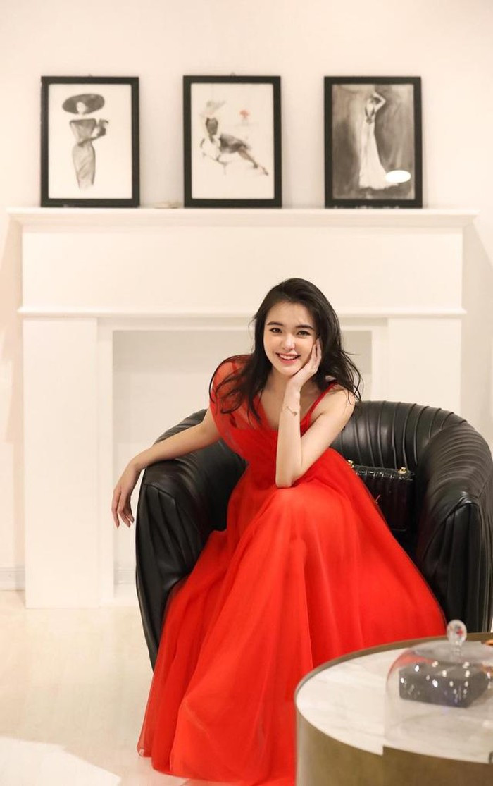 Được biết, thu nhập bình quân mỗi tháng của cô nàng vào khoảng 70 triệu đồng/tháng, thậm chí có lúc kiếm được 100 triệu đồng/tháng.