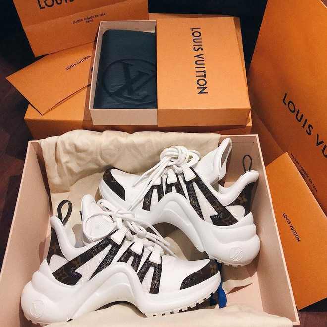 'Soi' khối tài sản 'không phải dạng vừa' của dàn hotgirl 10X: Người thu nhập 100 triệu/tháng, người tậu 'xế hộp' ở tuổi 19 Ảnh 15