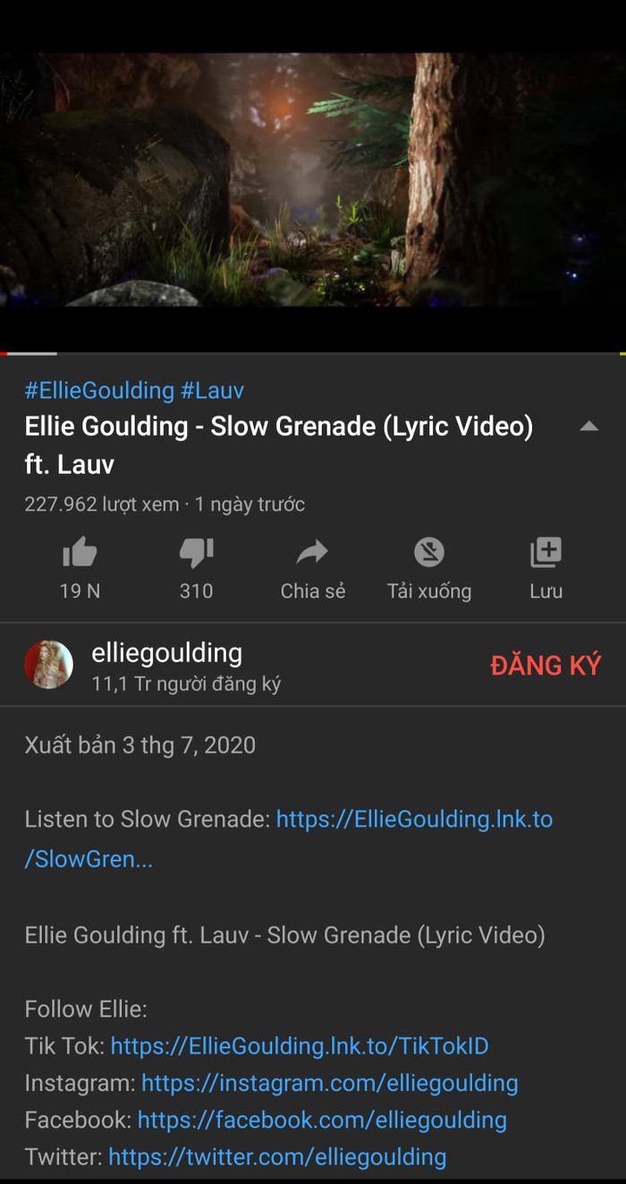 Trong khi đó, màn kết hợp giữa Ellie Goulding và đàn em Lauv còn chưa thể chạm mốc 1 triệu lượt xem dù ra mắt trước YAYA một ngày.