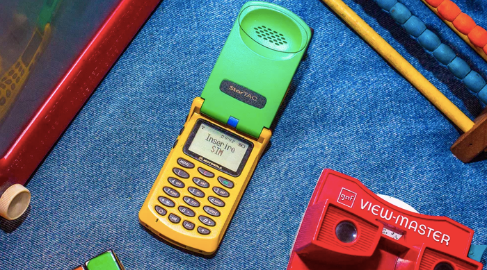 StarTAC có thể lưu được 100 số điện thoại. Ảnh: CNET