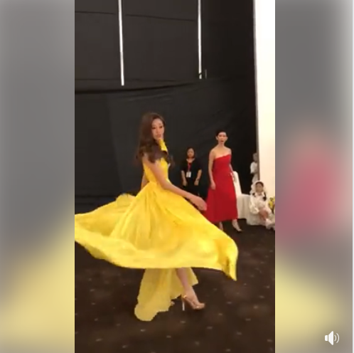 'Best catwalk' Khánh Vân xoay váy đỉnh không kém H'Hen Niê ngay trước mặt 'chị đại' Xuân Lan Ảnh 2