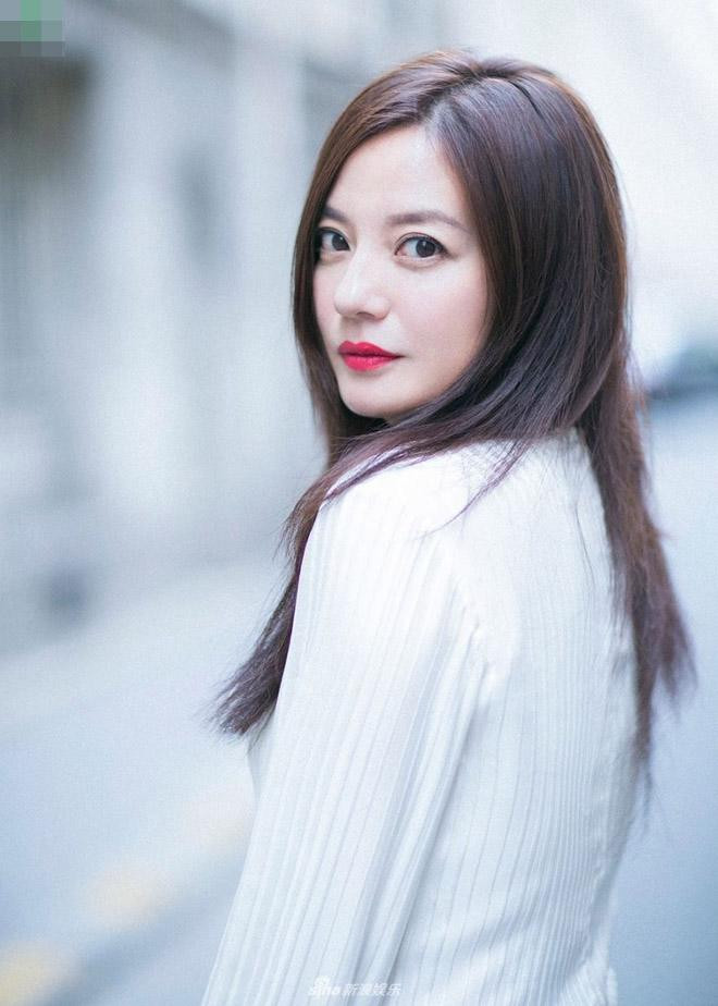 Triệu Vy lên tiếng về tin đồn ly hôn, tháo chạy trước món nợ khổng lồ của chồng đại gia