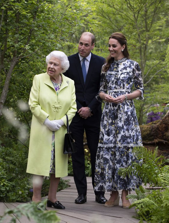 Cô cũng có nhiều điểm tương đồng với quân chủ nước Anh.