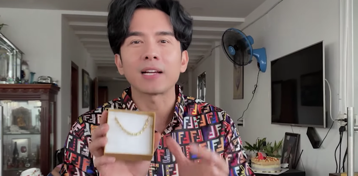 Đan Trường chia sẻ bí quyết tặng quà cho người thân.