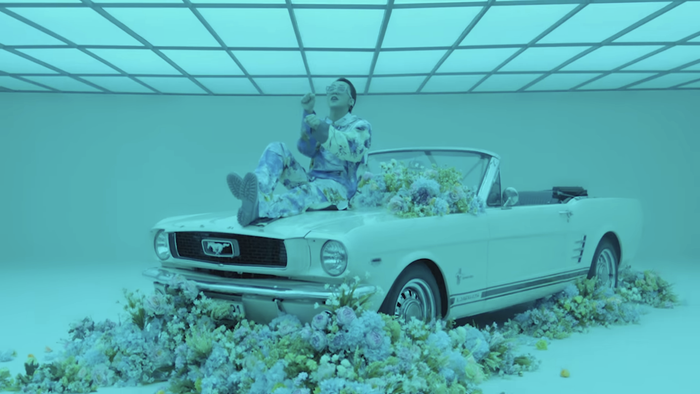 Chiếc xế cổ mà Sơn Tùng M-TP sử dụng trong MV 'Có chắc yêu là đây' được cho là chiếc Ford Mustang.