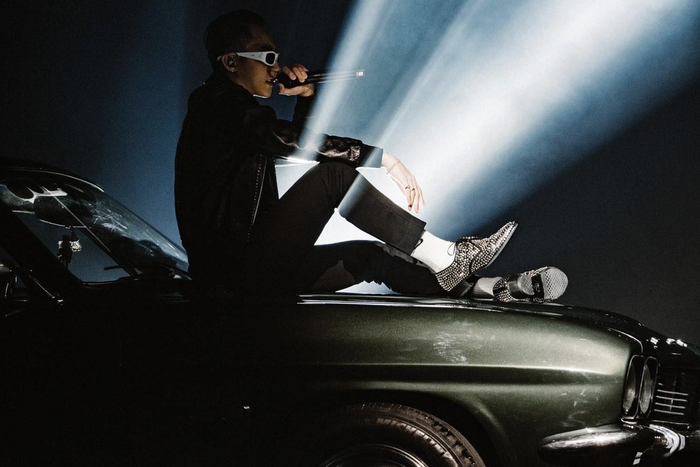 Nam ca sĩ Thái Bình từng mang một chiếc xe cổ khác lên sân khấu là Ford Capri.