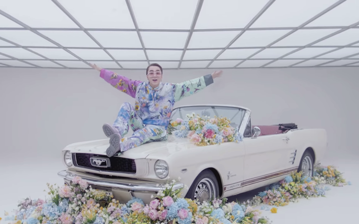 Sơn Tùng M-TP ngồi trên siêu xe tiền tỷ trong MV 'Có chắc yêu là đây' Ảnh 2