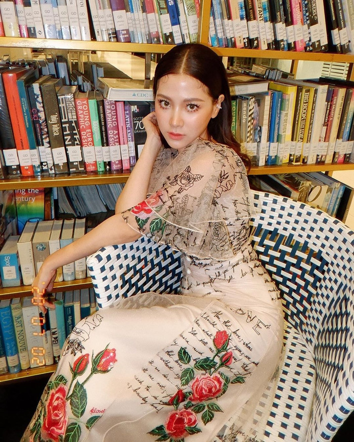 Baifern Pimchanok lạ mắt với kiểu chuốt mi chân nhện