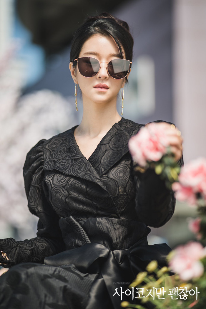 Không thể cầm lòng trước style sang chảnh của 'Điên nữ' Seo Ye Ji trong Điên thì có sao Ảnh 8