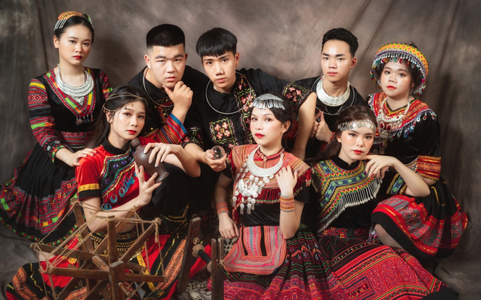 Bộ ảnh kỷ yếu đậm chất dân tộc của học sinh Cao Bằng 'gây sốt' mạng xã hội Ảnh 2