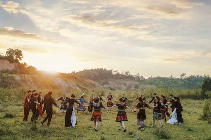 Bộ ảnh kỷ yếu đậm chất dân tộc của học sinh Cao Bằng 'gây sốt' mạng xã hội Ảnh 5