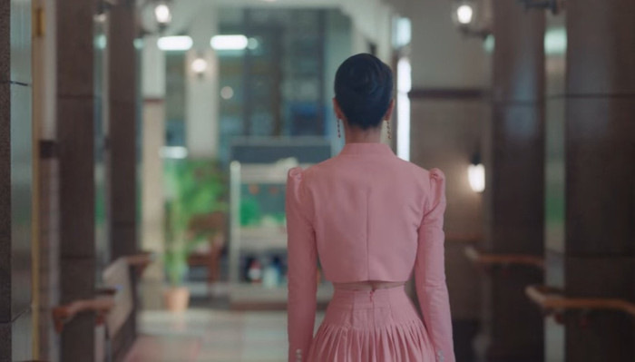 Khoe 'vòng eo Ngọc Trinh' trong 'Điên thì có sao', Seo Ye Ji khiến Knet choáng váng: 'Đẹp nhưng thô' Ảnh 9