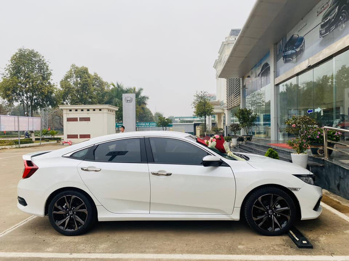 Chiếc xe hơi đắt tiền thường được Cao Thị Ninh sử dụng hàng ngày