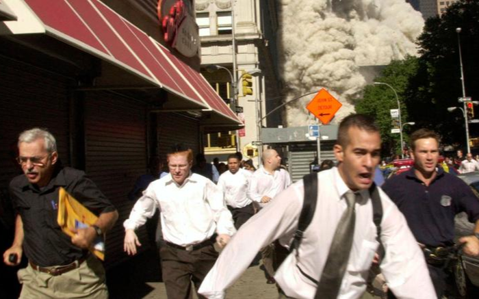 Người đàn ông trong bức ảnh nổi tiếng của vụ khủng bố 11/9 qua đời vì COVID-19 Ảnh 2