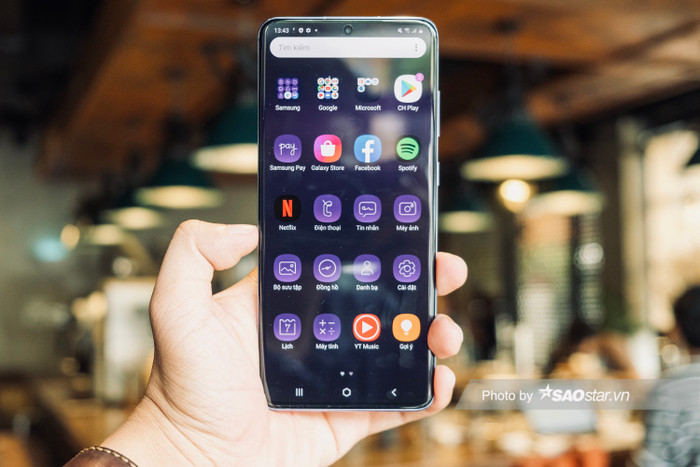 Đúng với tên gọi BTS Edition, chủ đề và giao diện trên trên phiên bản Galaxy S20+ này cũng có cùng tông màu tím làm chủ đạo như màu sắc của máy.