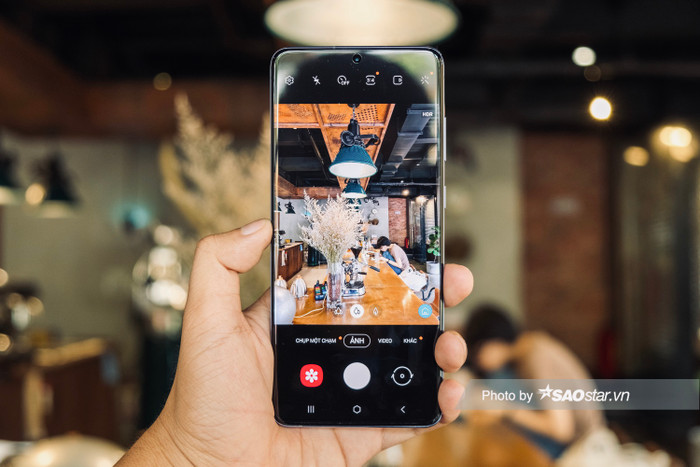 Galaxy S20+ có thể zoom tối đa 30x.